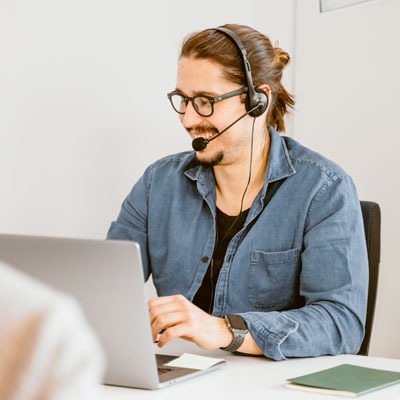 Symbolbild Backoffice Unterstützung in der Industrie
